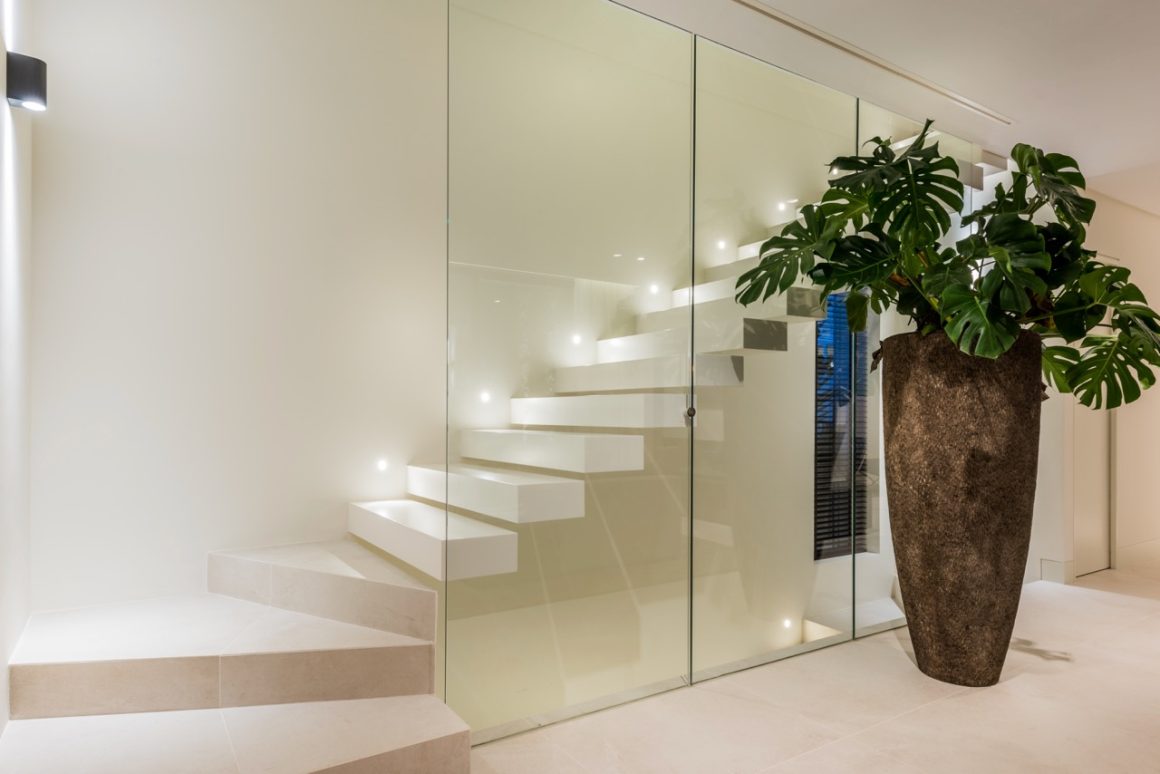 B. Villa Marbesa - Schody